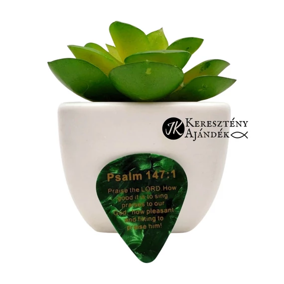 Pick Jesus: Praise the Lord. How good it is to sing praises to our God. How pleasant and fitting to praise him! / Dicsérjétek az Urat! - celluloid gitárpengető a Zsolt. 147:1 igeverssel SÖTÉTZÖLD