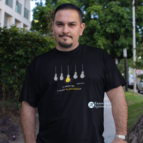 Ti vagytok a világ világossága-  igés, mintás, keresztény feliratos, kereknyakú férfi póló, FEKETE S - 2XL méretben ( S )