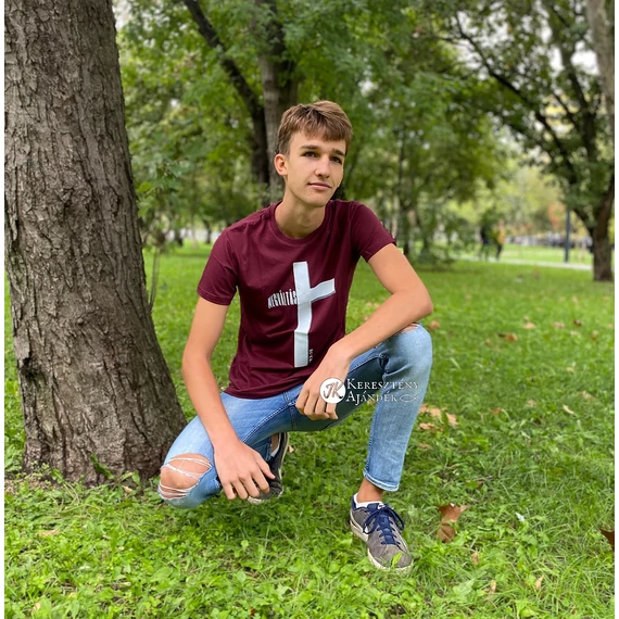 UTOLSÓ DB! János 3:16 Megváltás Keresztes - igés, keresztény feliratos, férfi póló, burgundy bordó színben S