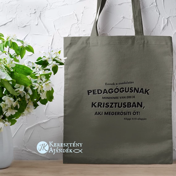 Ennek a csodálatos pedagógusnak mindenre van ereje Krisztusban, ami megerősíti őt! - igés, keresztény feliratos, hosszúfülű vászontáska ( KHAKI - FEKETE minta )
