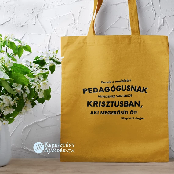 Ennek a csodálatos pedagógusnak mindenre van ereje Krisztusban, aki megerősíti őt! - igés, keresztény feliratos, hosszúfülű vászontáska ( SÁRGA - FEKETE minta )