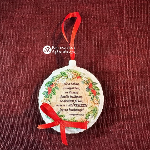 Ne a hóban, csillagokban, ne ünnepi foszlós kalácson - puha vattával töltött, kézzel varrt filc, karácsonyfadísz, akasztóval, masnival